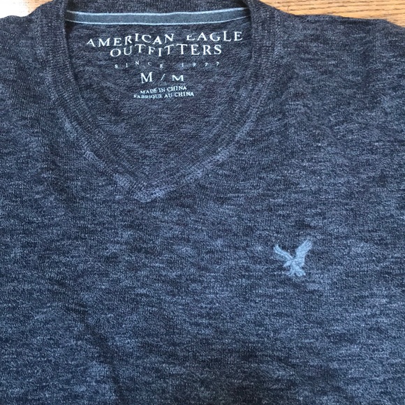 NWOT American Eagle vneck sweater. Size M - Picture 2 of 2